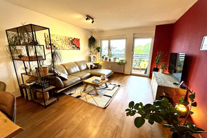 Großer Wohnbereich mit Balkon